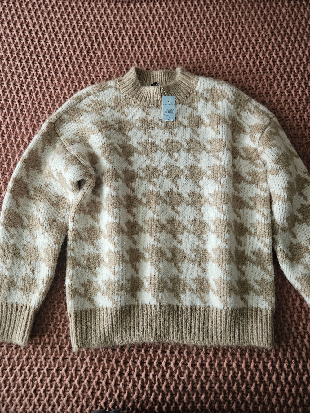 NWT Ann Taylor thick knit beige and white houndstooth sweater